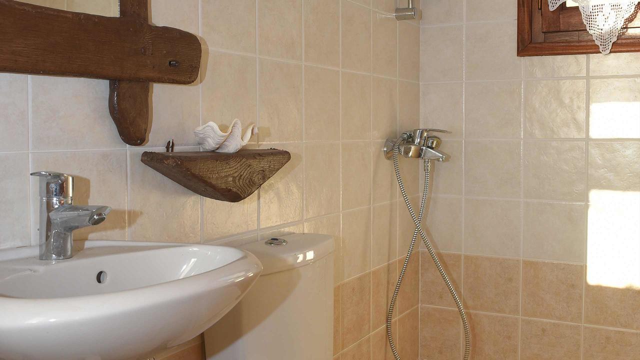 Anemos And Almyra Apartman Kíni Kültér fotó